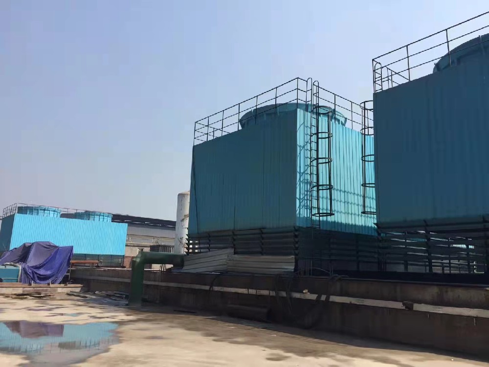 贵州莹月帆铝制品方形喷雾式冷却塔600吨4台